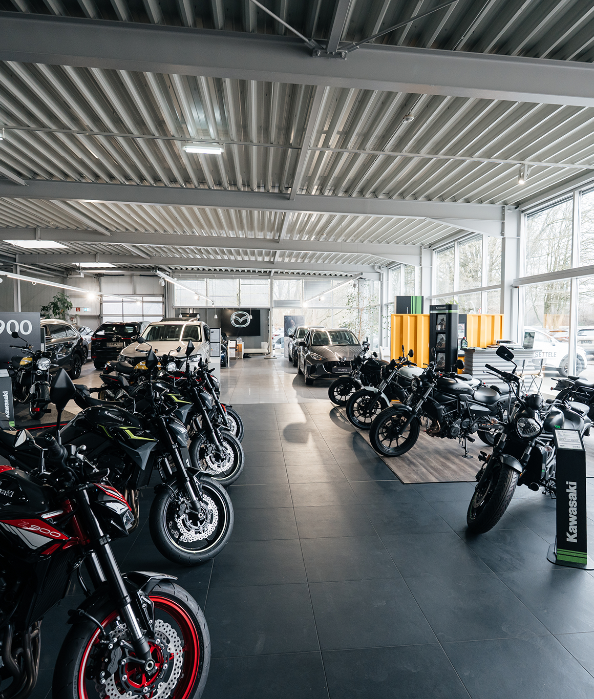 Innenansicht des Autohauses