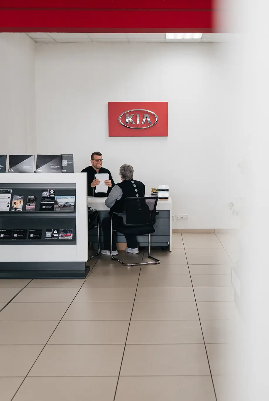 Ein Kundengespräch im Autohaus