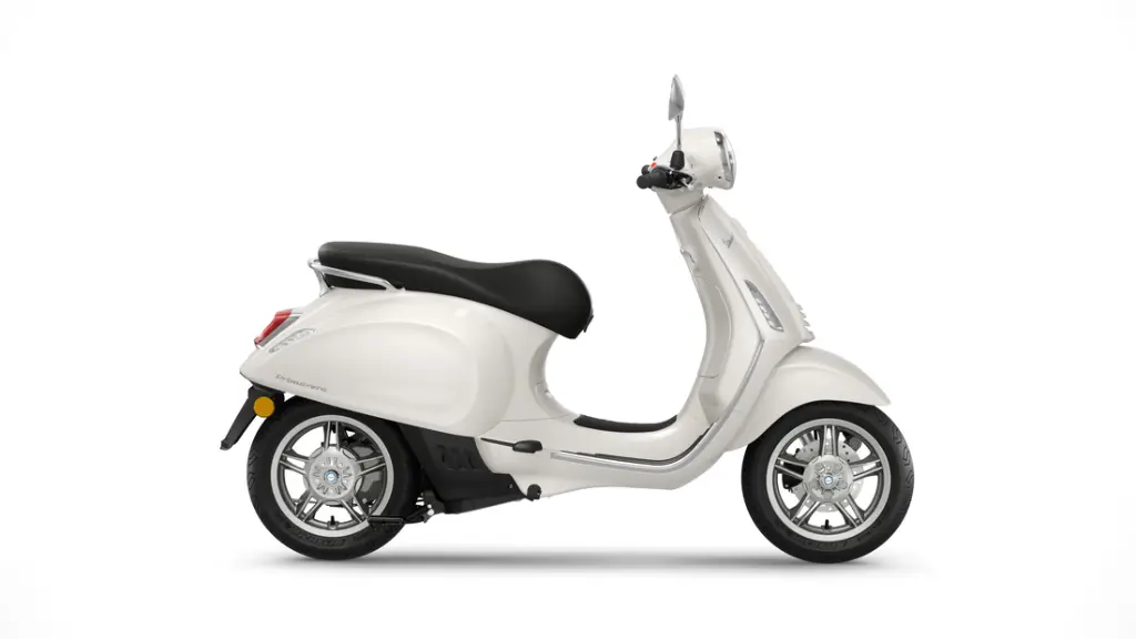 Vespa_Primavera_Elettrica_BiancoInnocente_Lat-DX-1100x619.webp