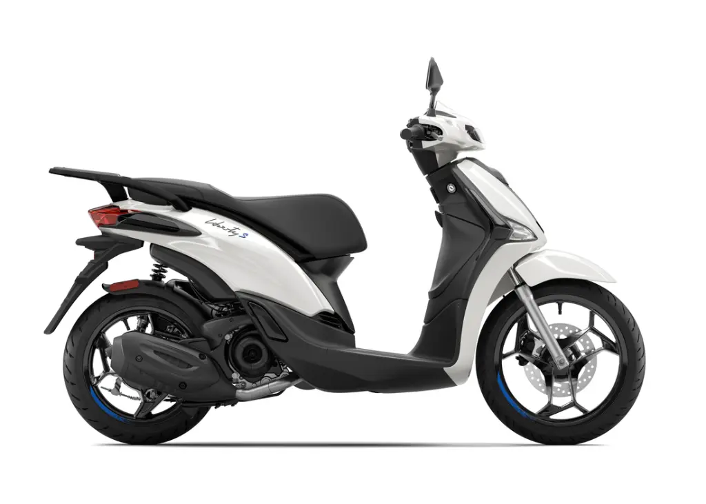 Piaggio_Liberty-S_50_Bianco-Luna_Lat-dx-1100x786.webp