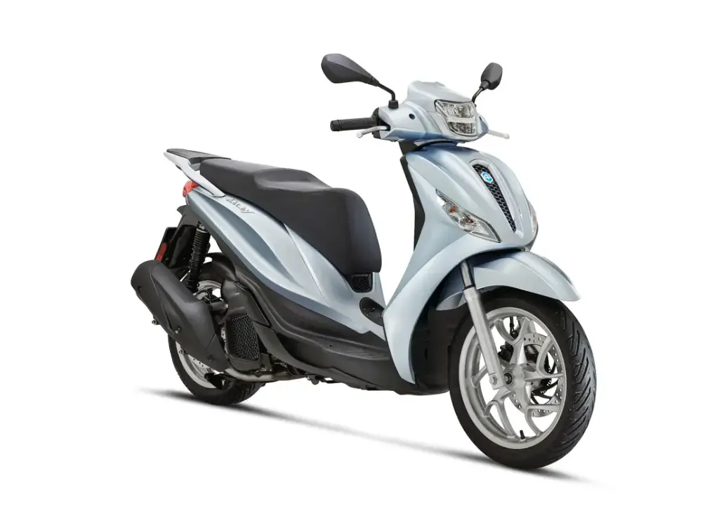 Piaggio_Medley_125_Grigio Astrale_3-4-ant-dx-1100x786 (1).webp