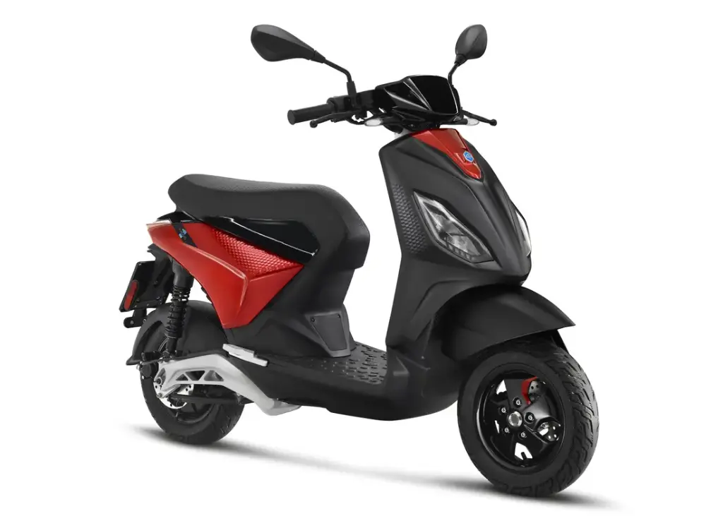 Piaggio_1_Flamemix3-4AntDX_bianco-1100x786.webp