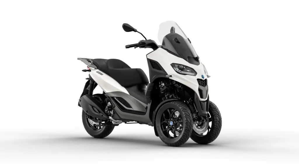 Piaggio_MP3-310_Bianco-Luna_3-4-ant-dx-1100x618.webp