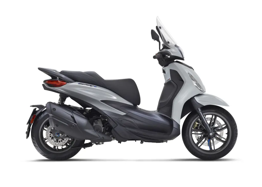 Piaggio_Beverly-S_400_Grigio-Mercurio_Lat-dx-1100x786.webp