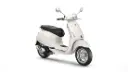 Vespa_Primavera_50_BiancoInnocente_3-4-Ant-DX-1100x619.webp