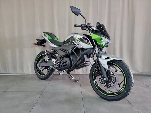 Kawasaki Z e-1 | ELEKTRO | MODELL 24 | NEUHEIT | A1