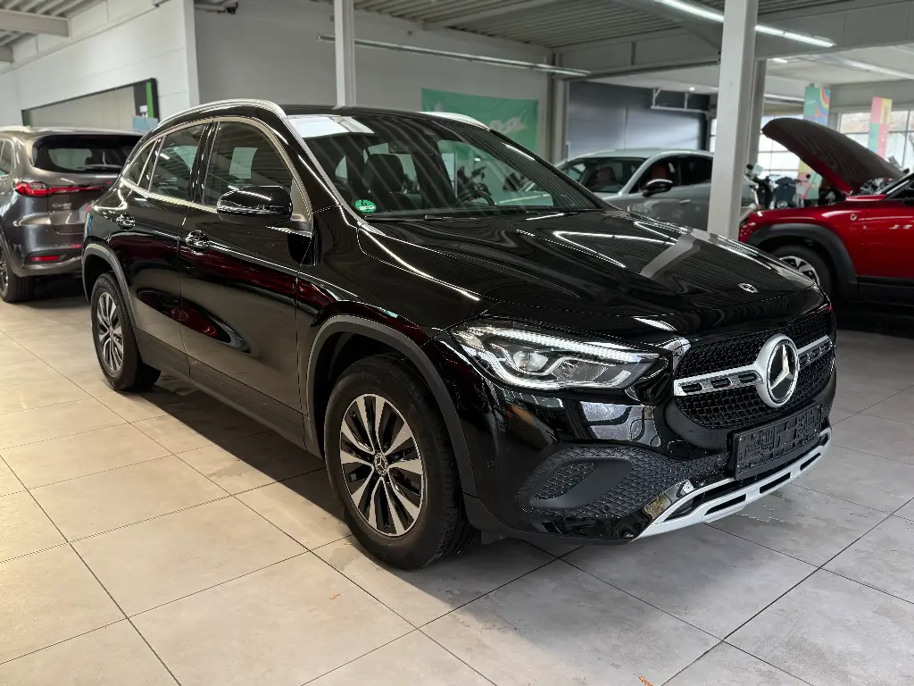 Mercedes-Benz GLA 200 Business LED Kamera Fullscreen 