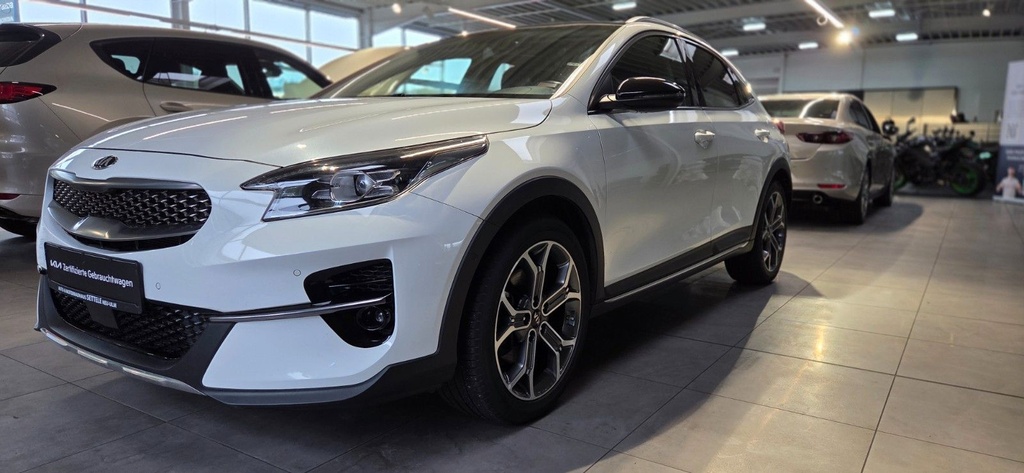 KIA XCeed Platinum /PANO / AHK / MEMORY / LED