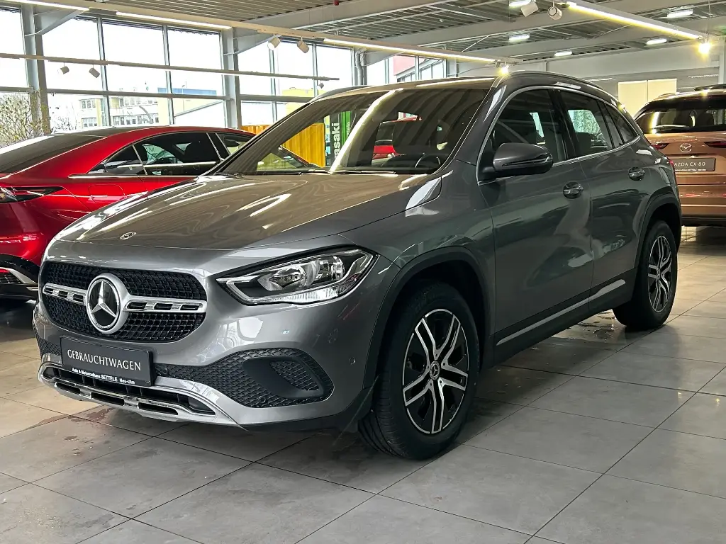 Mercedes-Benz GLA 200/KAMERA/JUNGE STERNE/INFO-P/